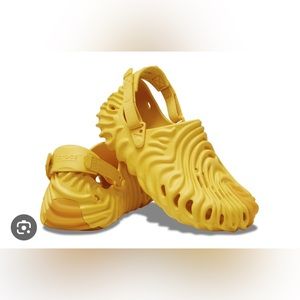 Salehe Bembury Pollex Crocs in Yolk